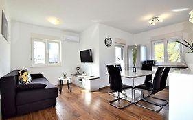 Maris Apartment